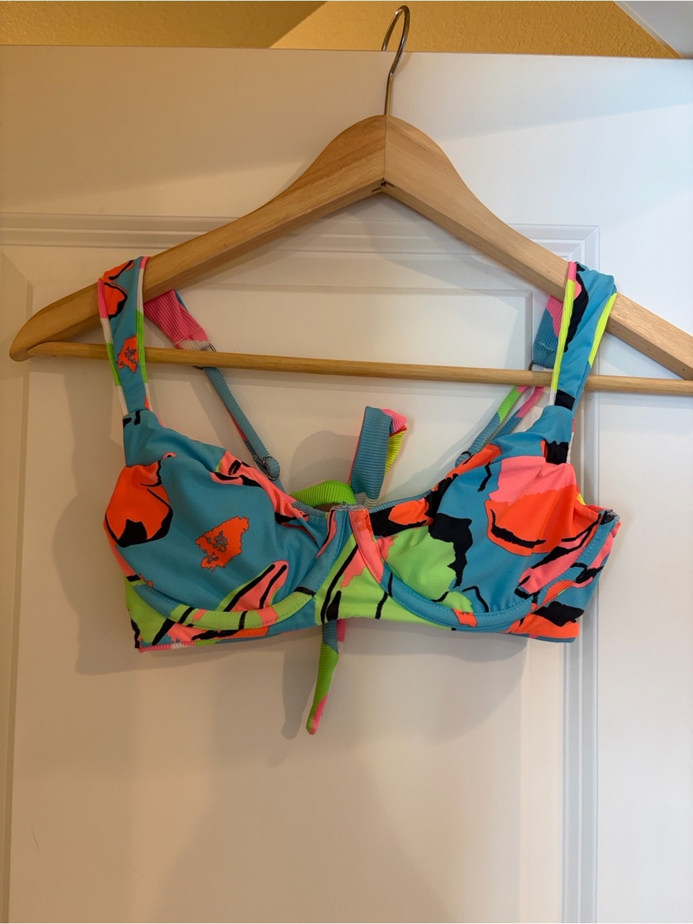 Maaji Nordstrom Women’s Reversible Neon Floral Underwire Swim Top